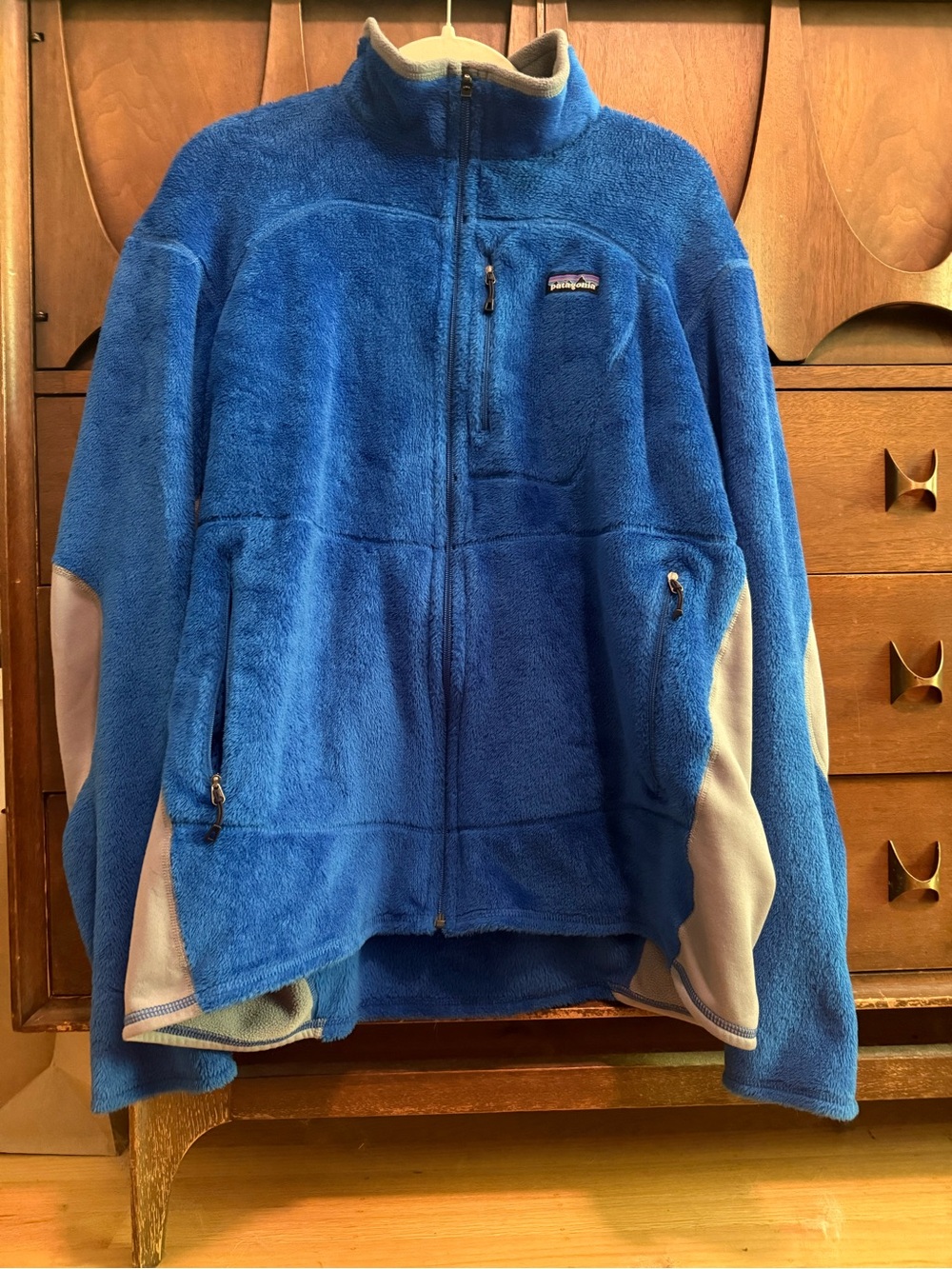 Patagonia Men’s R2 Full-Zip Fleece Jacket